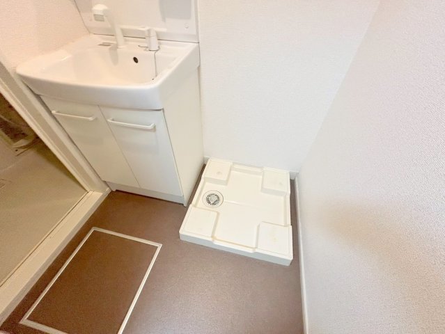 その他設備　嬉しい室内洗濯機置場。これで洗濯機も長持ちしますね。