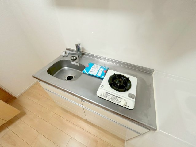 キッチン　スッキリとしたシンプルキッチン。