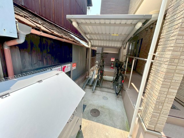駐車場　敷地内には入居者専用の駐輪スペースもあります。