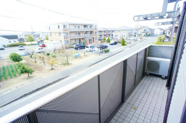 バルコニー　バルコニーからの眺めを楽しみながら食事をしませんか