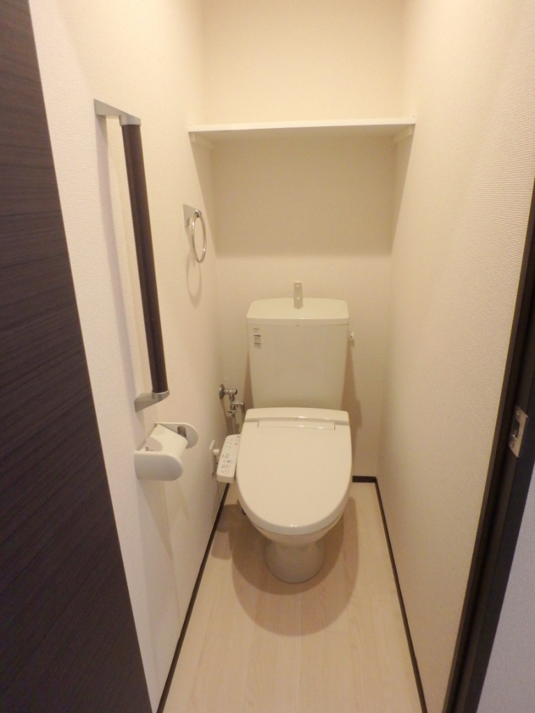 トイレ　温水洗浄便座です