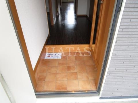 玄関　同物件別部屋です。