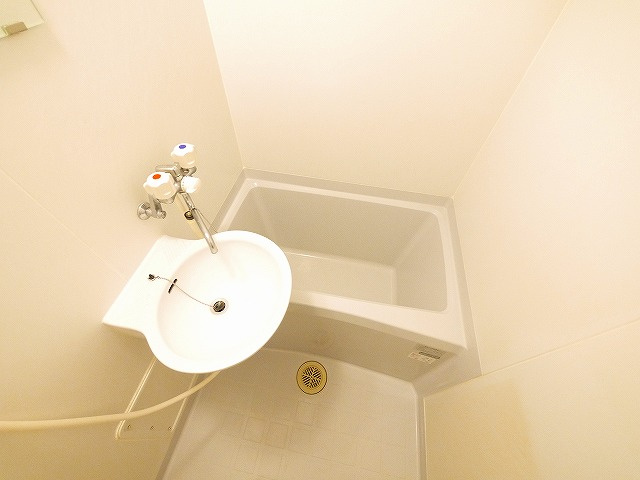 バス・シャワールーム　ゆったり過ごせるお風呂です