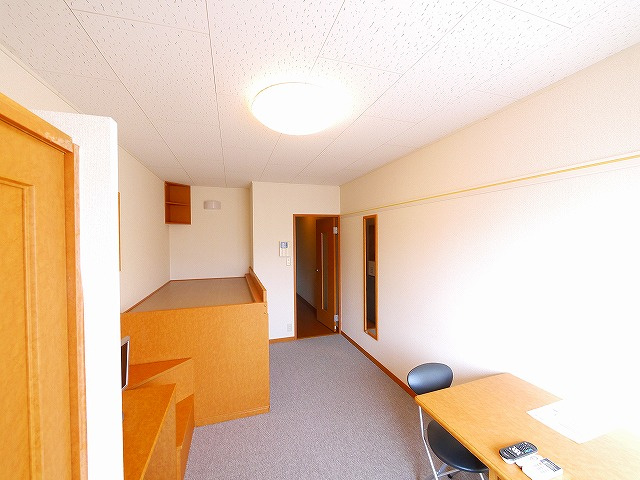 その他部屋・スペース　落ち着いた色調の寝室です