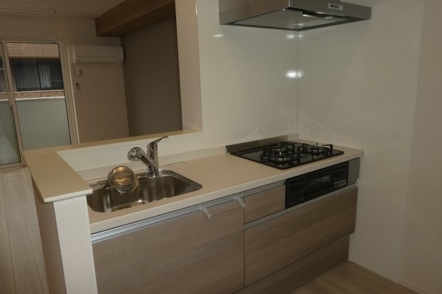 キッチン　３口ガスコンロ付システムキッチン