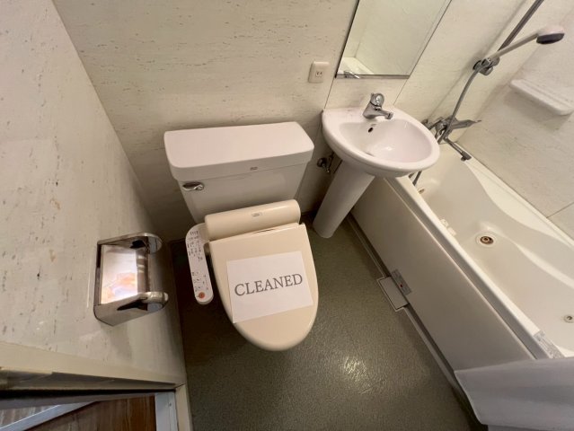 トイレ　落ち着いた色調のトイレです