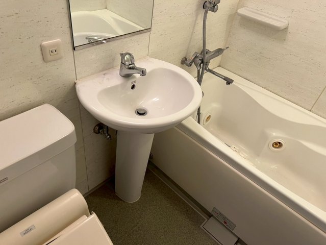 洗面設備　ゆったりとスペースのある洗面所