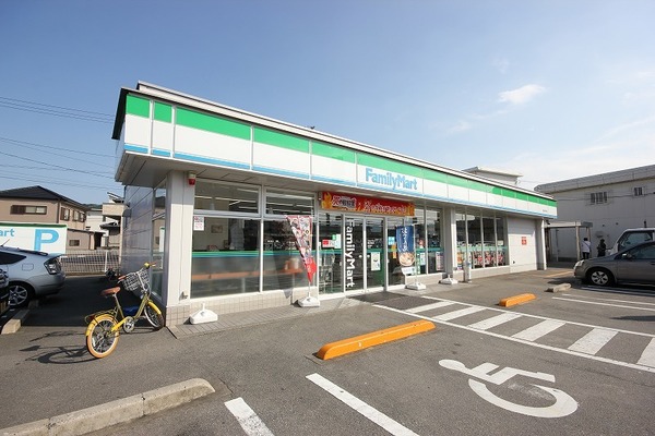 コンビニ　ファミリーマート徳島大原町店（コンビニ）まで284m