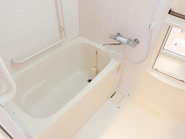 バス・シャワールーム　追い焚き機能付きバス！