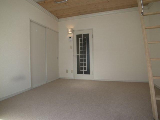 居室・リビング　綺麗な洋室６帖！ロフト付き！