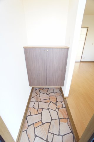 玄関　※同タイプの写真です。