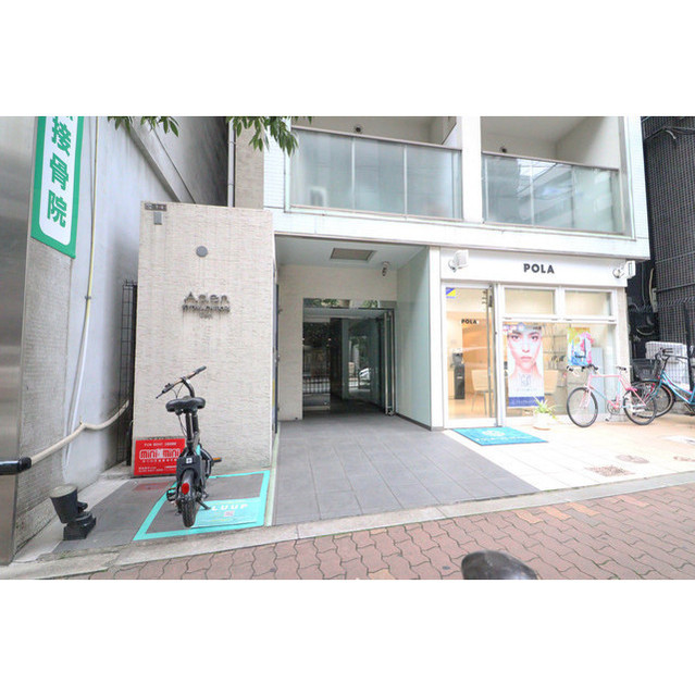 エントランス　建物の内部です