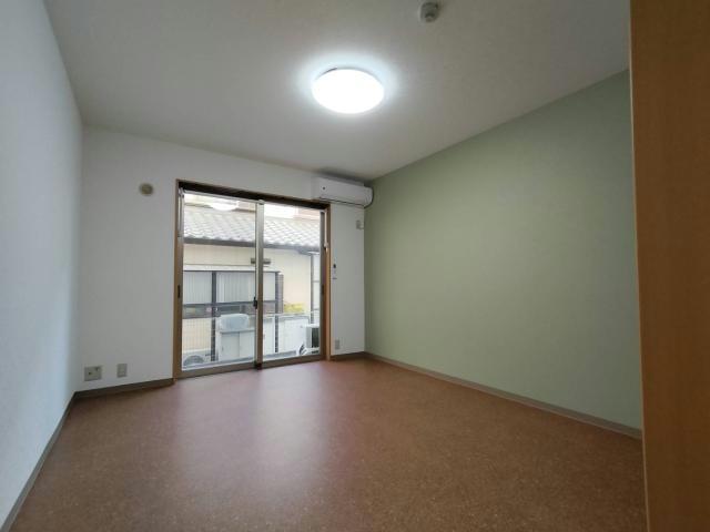 居室・リビング　室内リフレッシュ完了♪