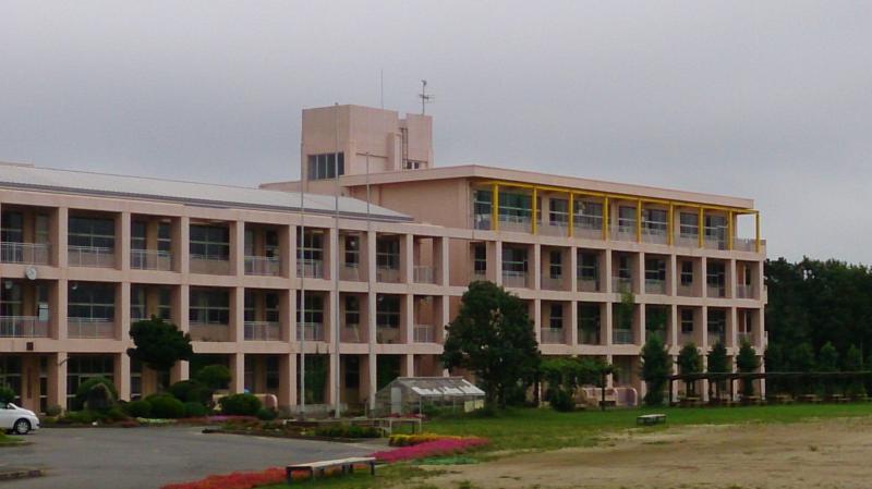 中学校　つくば市立茎崎中学校（中学校）まで2249m