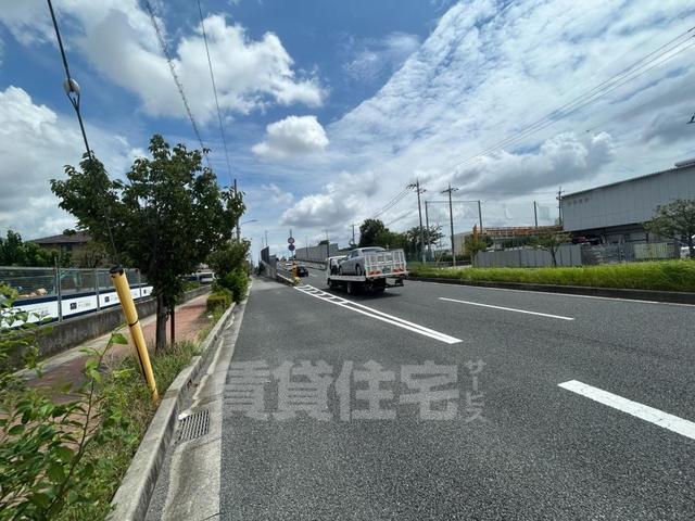 コンビニ　ファミリーマート　伊丹鴻池四丁目（コンビニ）まで200m