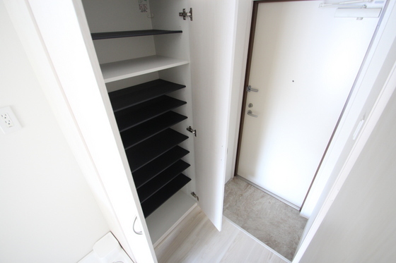 玄関　※別の階の写真です。