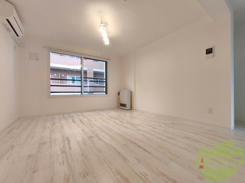 居室・リビング　白を基調とした明るい印象のお部屋になっています！