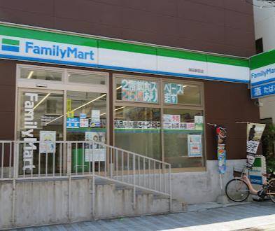 コンビニ　ファミリーマート蒔田駅前店（コンビニ）まで179m