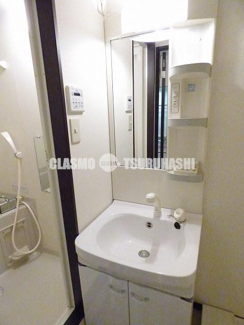 洗面設備　シャンプードレッサー付きの独立洗面台♪