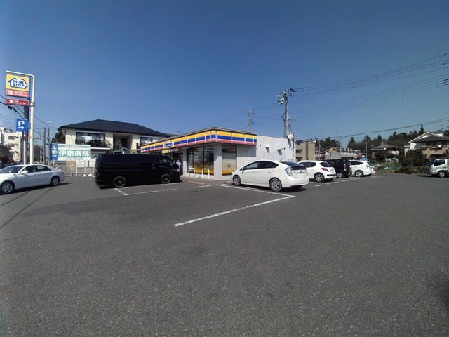 コンビニ　ミニストップ伊奈本町店（コンビニ）まで887m