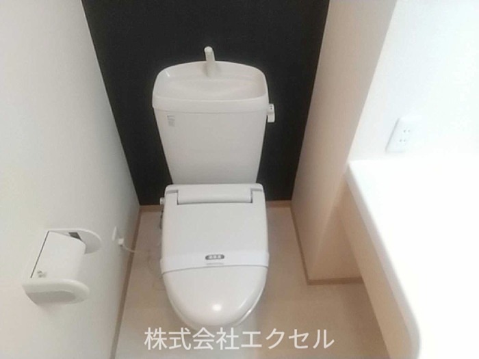 トイレ　温水洗浄便座です。