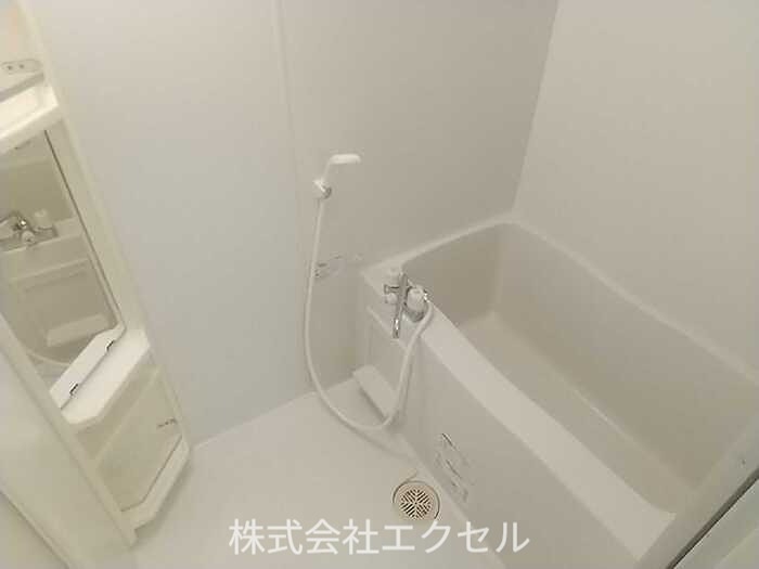 バス・シャワールーム　清潔感のある浴室です。
