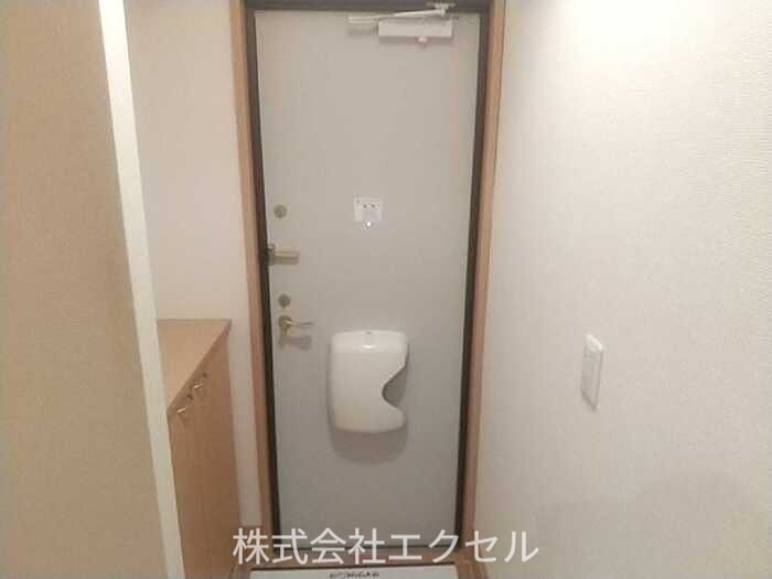 玄関　シューズBOX完備の玄関です。