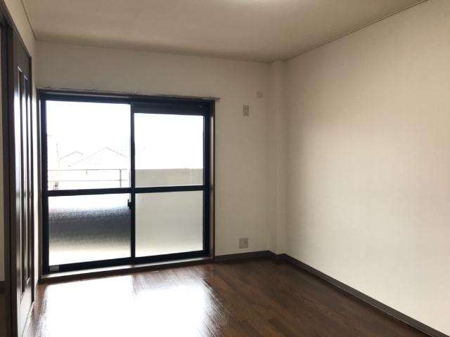 居室・リビング　室内