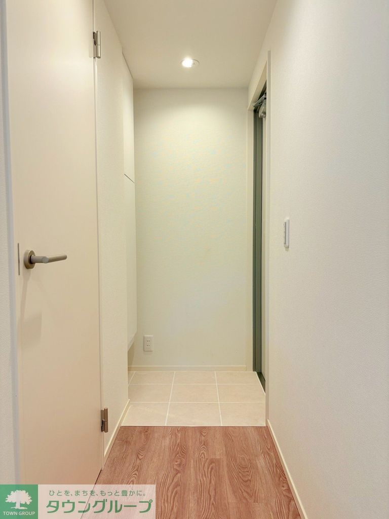 玄関　内見の予約先はタウンハウジング新中野店になります★★