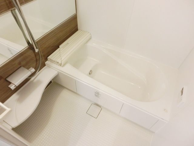 バス・シャワールーム　広々とした一坪バス