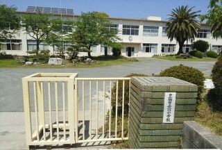 小学校　豊橋市立二川小学校（小学校）まで827m