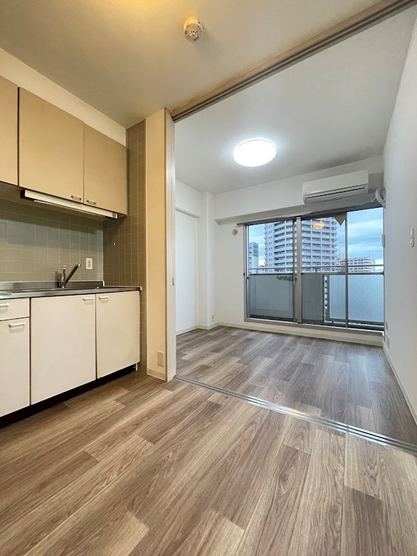 居室・リビング　こちらの居間で趣味の時間をお楽しみください