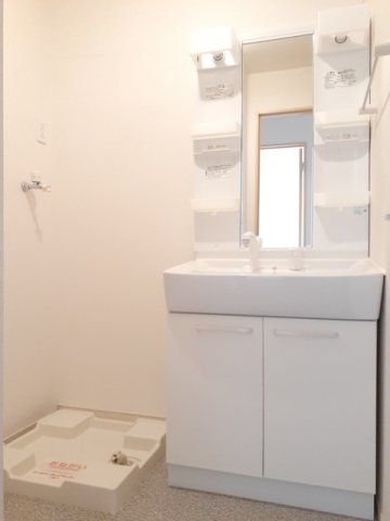 洗面設備　使いやすい洗面所です