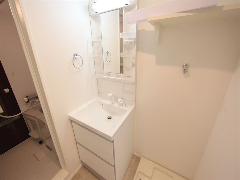 洗面設備　脱衣所　独立洗面台付（シャンプードレッサー付）