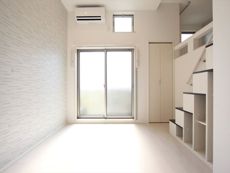 バルコニー　洋室6.0帖　エアコン完備　バルコニーに面しています