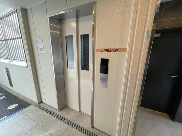 ロビー　エレベーター！