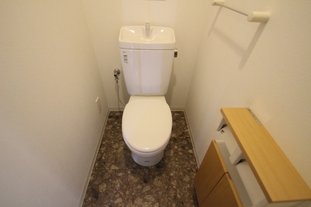 トイレ　※別室の参考写真の為、現況優先です。