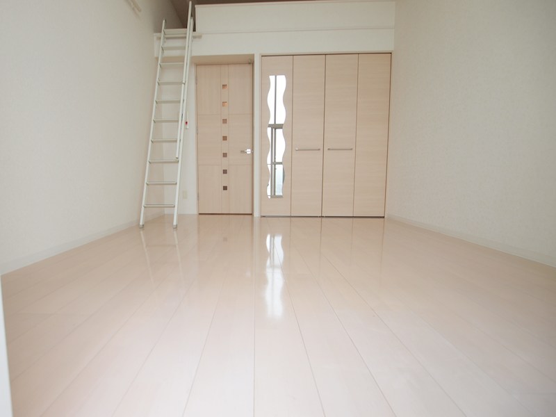 居室・リビング　明るい南向きのお部屋です。日当たり良好です。