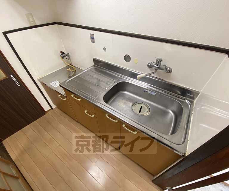 キッチン　標準的なキッチンです。