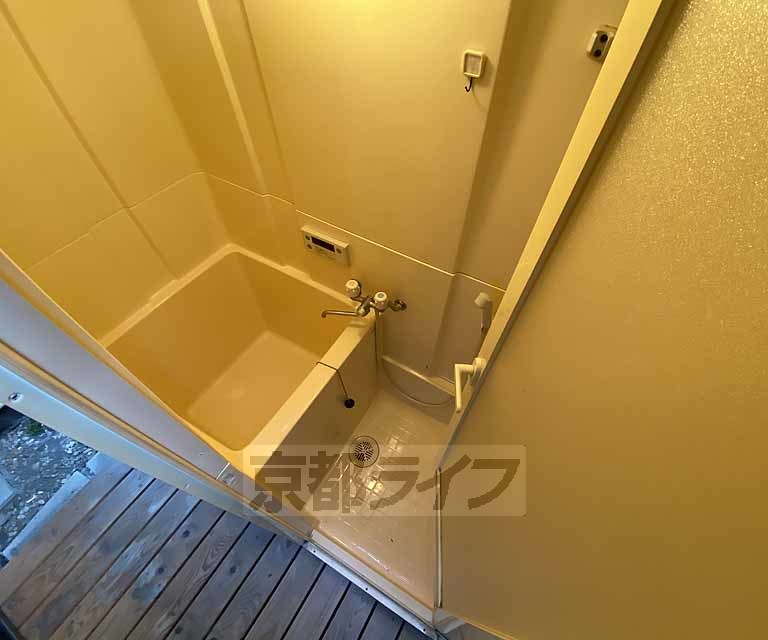 バス・シャワールーム　超コンパクトな浴室です。