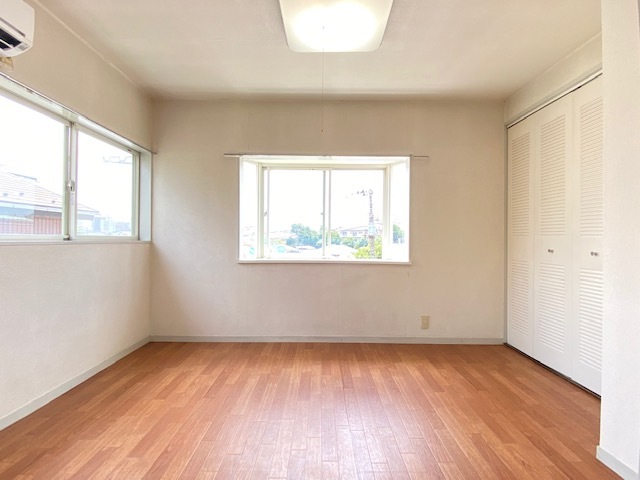 その他部屋・スペース　★観葉植物などが置きたくなる出窓のある洋室です★