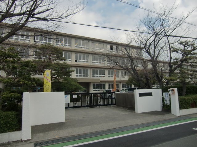 小学校　浜松市立芳川小学校（小学校）まで575m