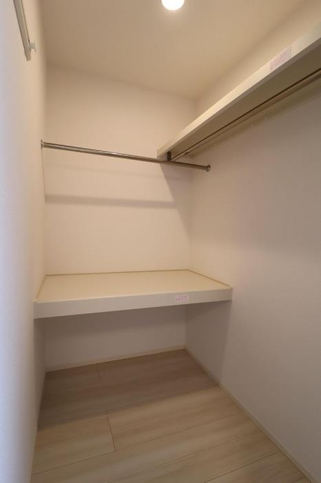 収納　同タイプの別部屋の写真です
