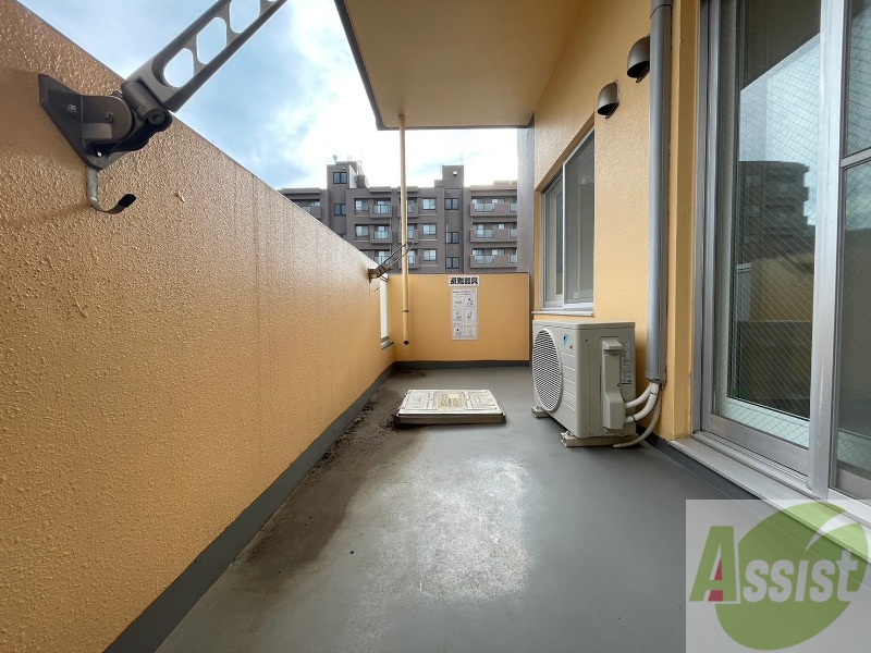 バルコニー　バルコニーは幅があり、広い印象を受けました。