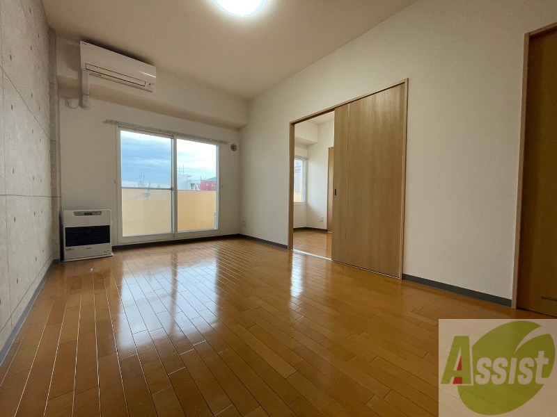 居室・リビング　広々としたリビングですね。使い勝手がよさそうですね！