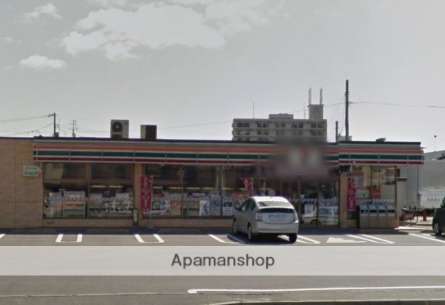 コンビニ　セブンイレブン（コンビニ）まで584m