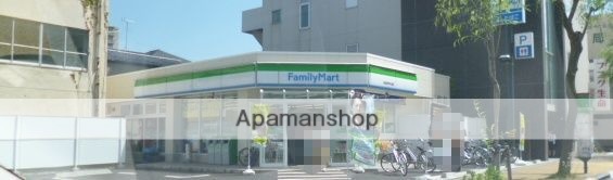 コンビニ　ファミリーマート新潟医学町通店（コンビニ）まで696m