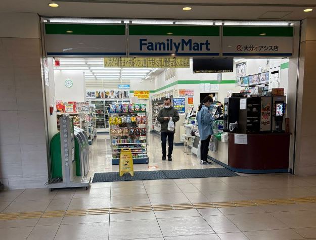 コンビニ　ファミリーマート大分オアシスひろば店（コンビニ）まで492m