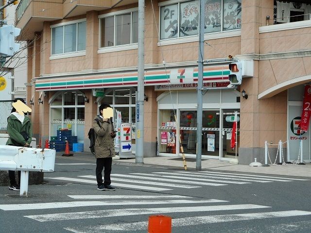 コンビニ　セブンイレブン（コンビニ）まで650m