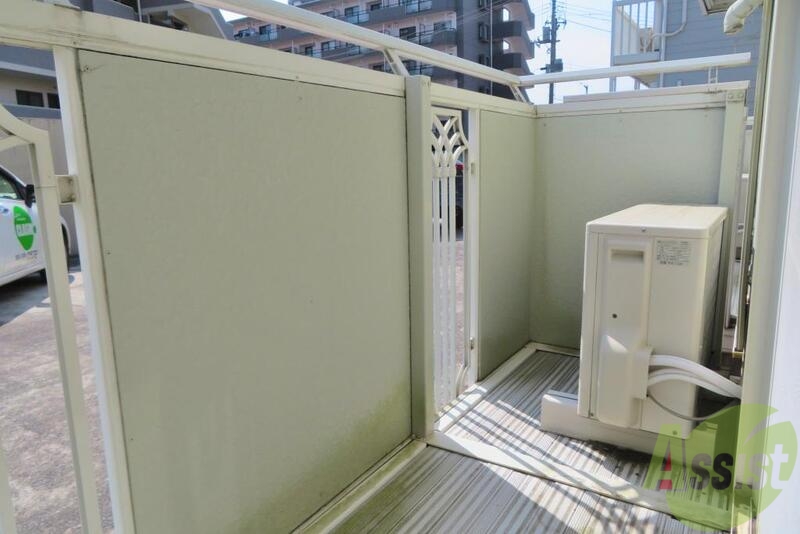 バルコニー　バルコニーがついて、お洗濯物も干せますね。